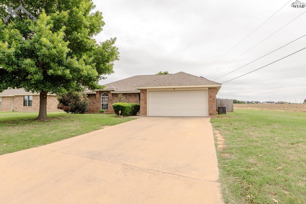 104 HIDDEN CREEK ROAD, Burkburnett, TX 76354