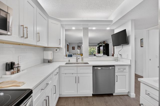 10187 Mangrove Drive 201, Boynton Beach, FL 33437