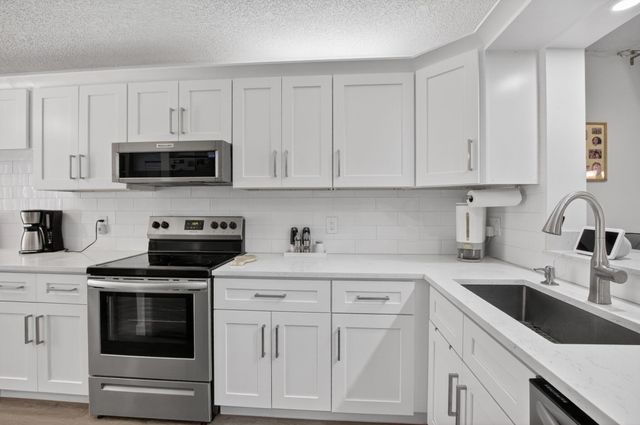 10187 Mangrove Drive 201, Boynton Beach, FL 33437