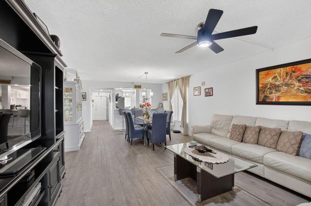 10187 Mangrove Drive 201, Boynton Beach, FL 33437