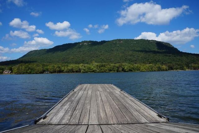 9856 Mullins Cove Road, Whitwell, TN 37397