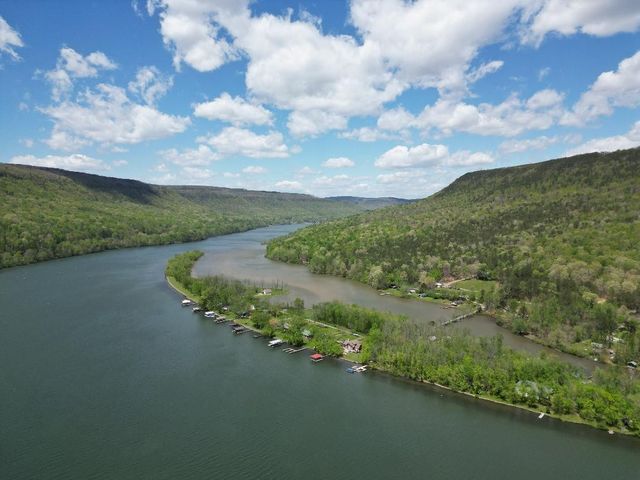 9856 Mullins Cove Road, Whitwell, TN 37397