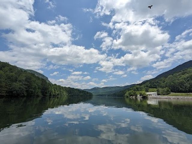 9856 Mullins Cove Road, Whitwell, TN 37397