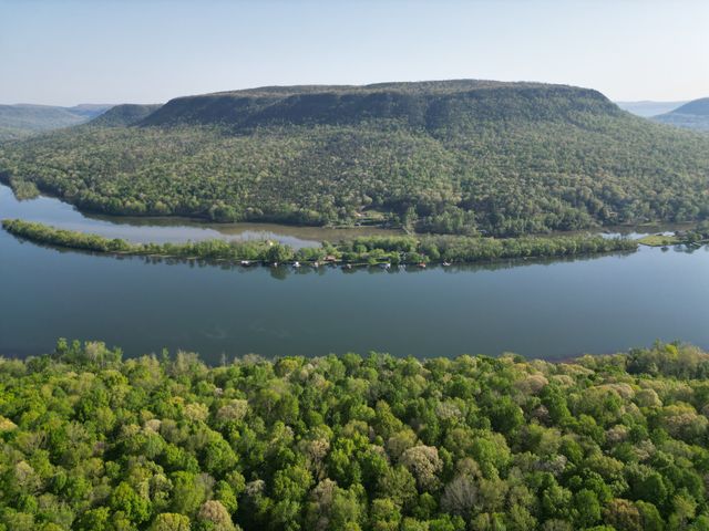 9856 Mullins Cove Road, Whitwell, TN 37397