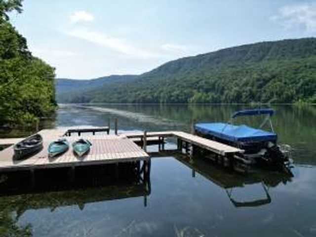 9856 Mullins Cove Road, Whitwell, TN 37397