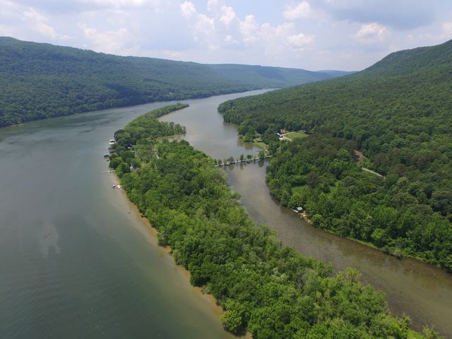 9856 Mullins Cove Road, Whitwell, TN 37397