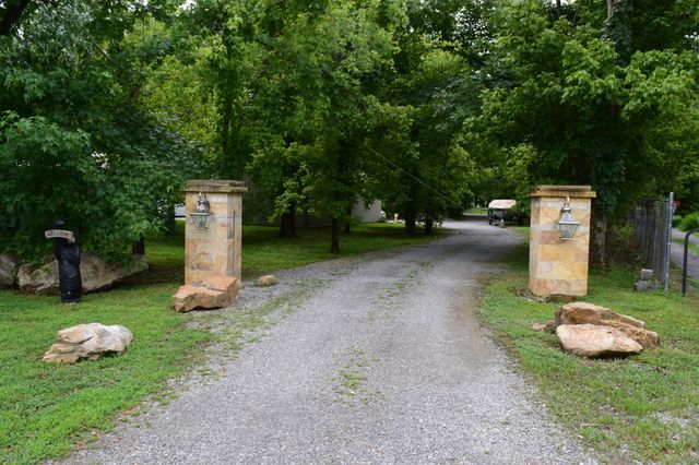 9856 Mullins Cove Road, Whitwell, TN 37397