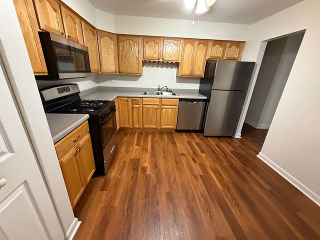 375 W Winchester Road 306, Libertyville, IL 60048