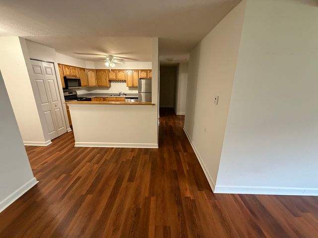 375 W Winchester Road 306, Libertyville, IL 60048