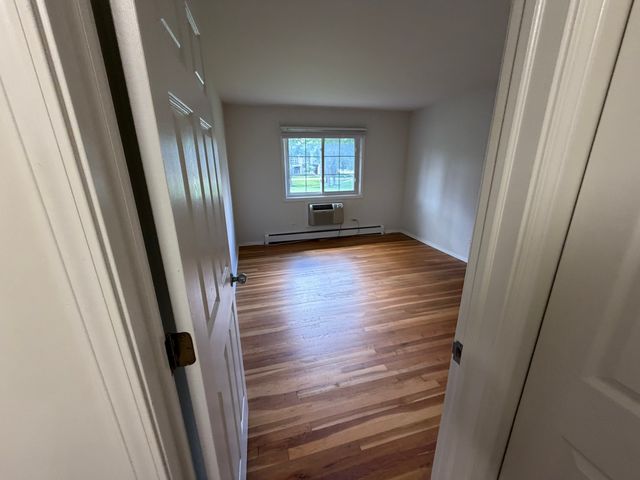 375 W Winchester Road 306, Libertyville, IL 60048