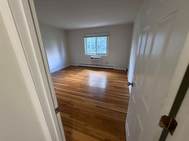 375 W Winchester Road 306, Libertyville, IL 60048