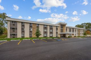 375 W Winchester Road 306, Libertyville, IL 60048