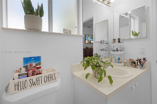 8525 SW 214th Ter, Cutler Bay, FL 33189