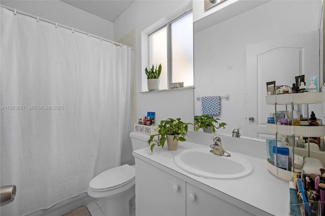 8525 SW 214th Ter, Cutler Bay, FL 33189