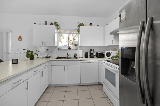 8525 SW 214th Ter, Cutler Bay, FL 33189