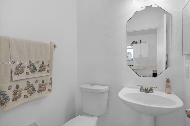 8525 SW 214th Ter, Cutler Bay, FL 33189