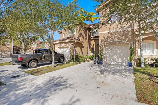 8525 SW 214th Ter, Cutler Bay, FL 33189