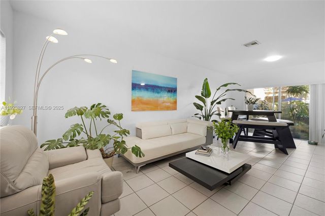 8525 SW 214th Ter, Cutler Bay, FL 33189