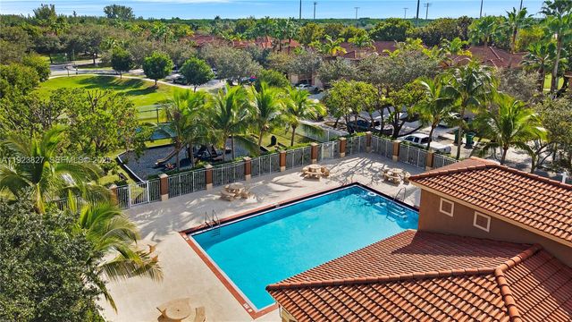 8525 SW 214th Ter, Cutler Bay, FL 33189