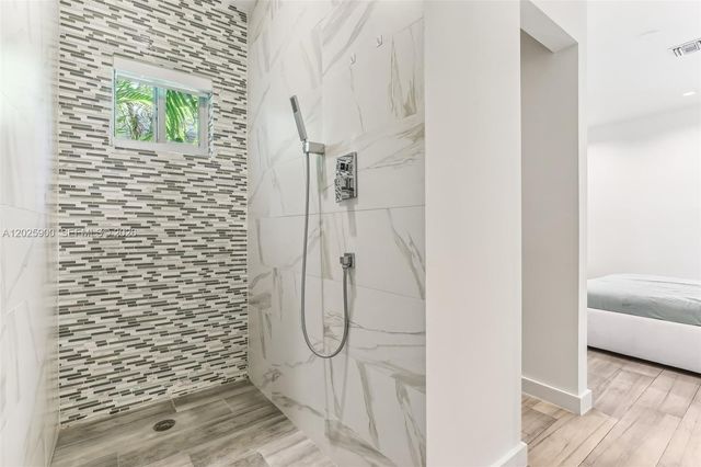 1231 Stillwater Dr, Miami Beach, FL 33141