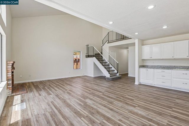 100 Trident Ct, Vallejo, CA 94591