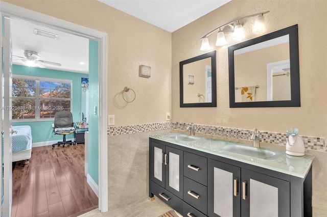 16408 Sapphire Place, Weston, FL 33331