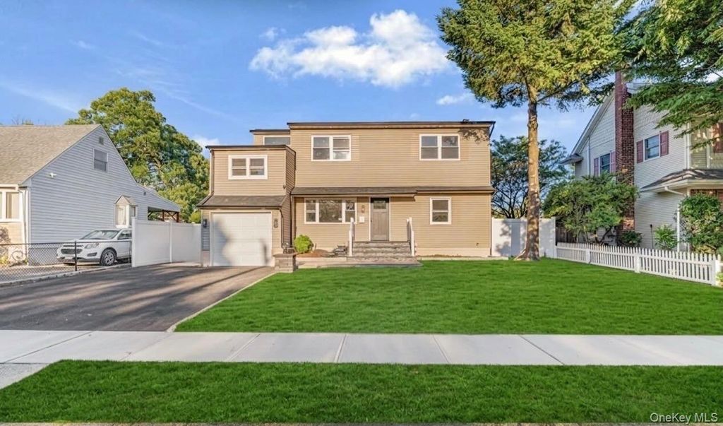 737 Flowerdale Drive, Seaford, NY 11783
