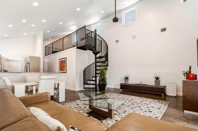 2715 Zaragosa ST, Austin, TX 78702