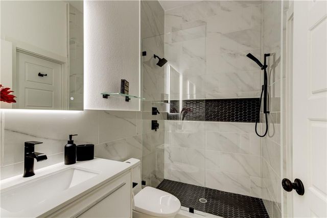 2715 Zaragosa ST, Austin, TX 78702