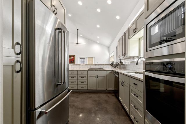 2715 Zaragosa ST, Austin, TX 78702