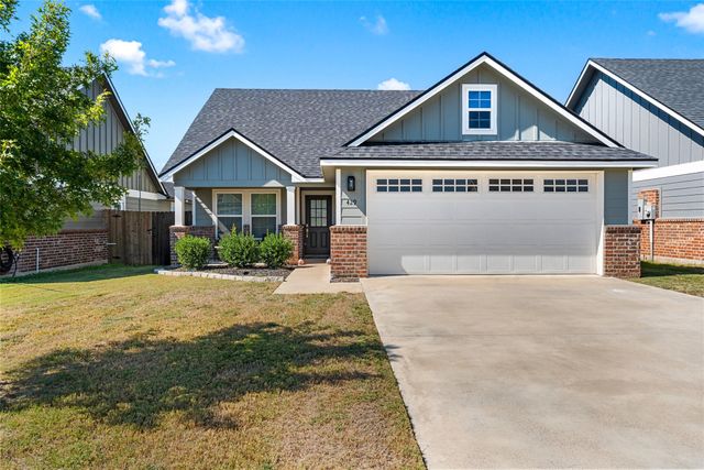 429 Travis Drive, Mcgregor, TX 76657