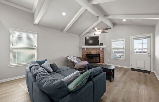 429 Travis Drive, Mcgregor, TX 76657