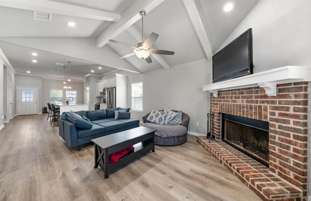 429 Travis Drive, Mcgregor, TX 76657