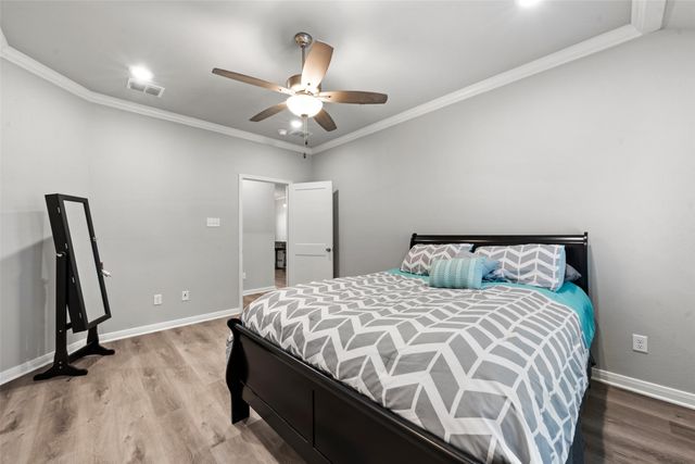 429 Travis Drive, Mcgregor, TX 76657