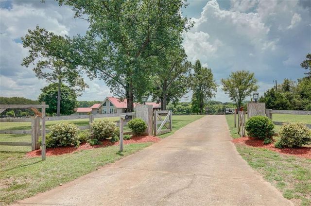 335 Old Farm Road, Fayetteville, GA 30215
