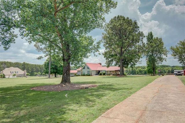 335 Old Farm Road, Fayetteville, GA 30215