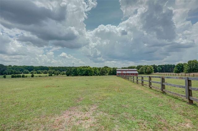 335 Old Farm Road, Fayetteville, GA 30215