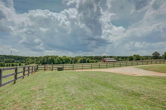 335 Old Farm Road, Fayetteville, GA 30215