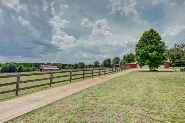 335 Old Farm Road, Fayetteville, GA 30215