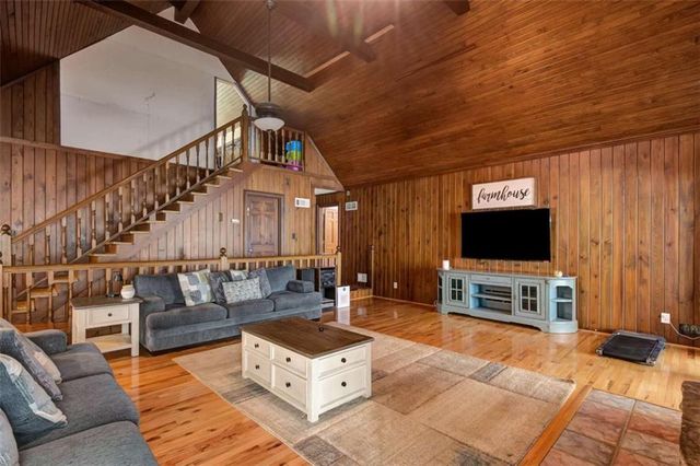 335 Old Farm Road, Fayetteville, GA 30215