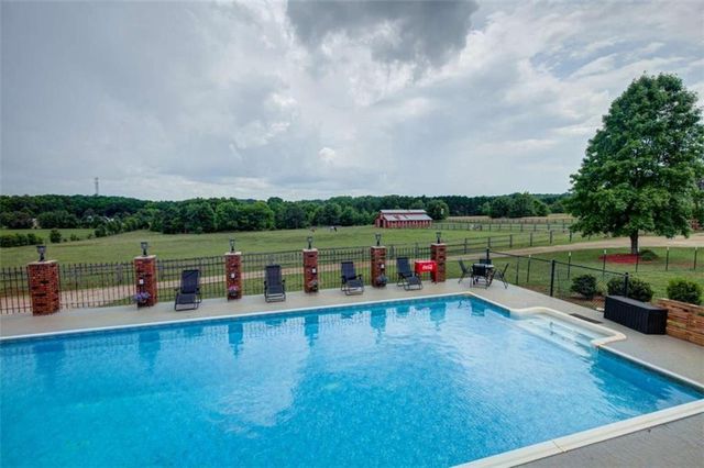 335 Old Farm Road, Fayetteville, GA 30215