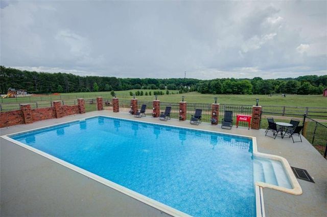 335 Old Farm Road, Fayetteville, GA 30215