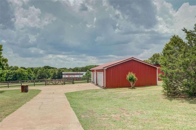 335 Old Farm Road, Fayetteville, GA 30215