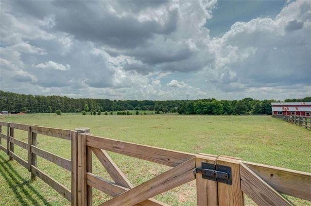 335 Old Farm Road, Fayetteville, GA 30215