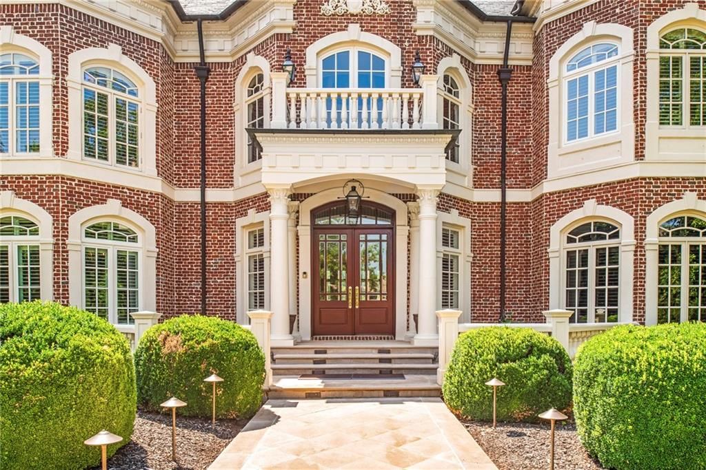 Image 11 of property listing at 1210 Troon Court, Alpharetta, GA 30005