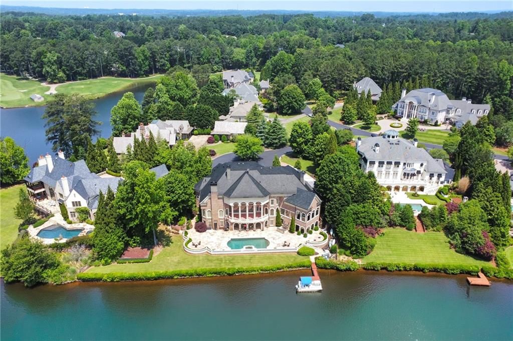 Image 7 of property listing at 1210 Troon Court, Alpharetta, GA 30005