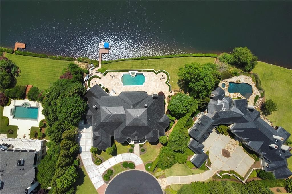 Image 8 of property listing at 1210 Troon Court, Alpharetta, GA 30005