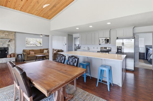 504 Cedarhill DR, Granite Shoals, TX 78654