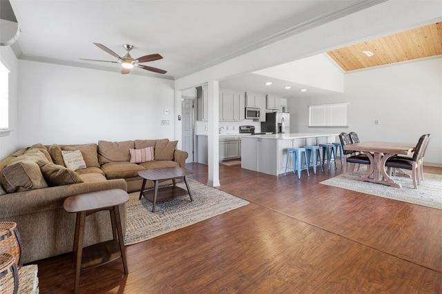 504 Cedarhill DR, Granite Shoals, TX 78654