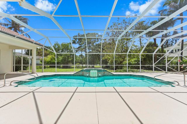 8280 Woodsmuir Drive, Palm Beach Gardens, FL 33412